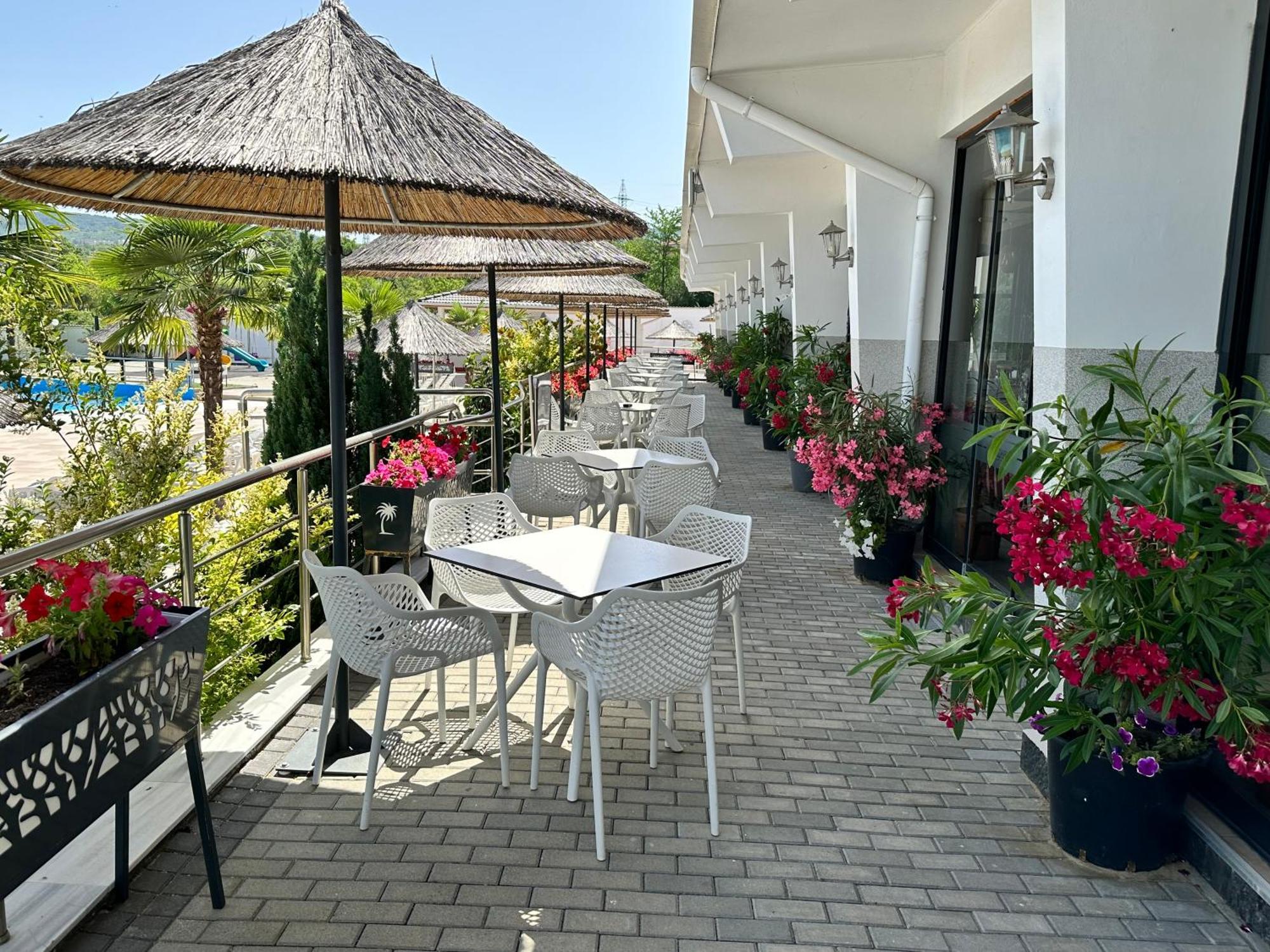 Hotel Aqua Kurdzhali Ngoại thất bức ảnh